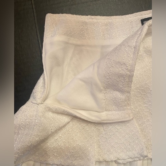 NWT PrettyLittleThing Cream Pleated Faux Textured Boucle Mini Skirt Size 4 - Picture 3 of 9